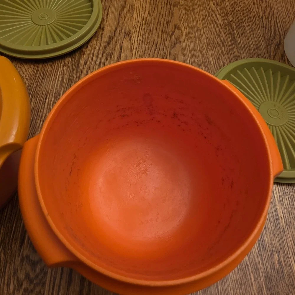 Vintage Tupperware Servalier Bowls 20 oz Orange Mustard Sunburst Lids Set of 2